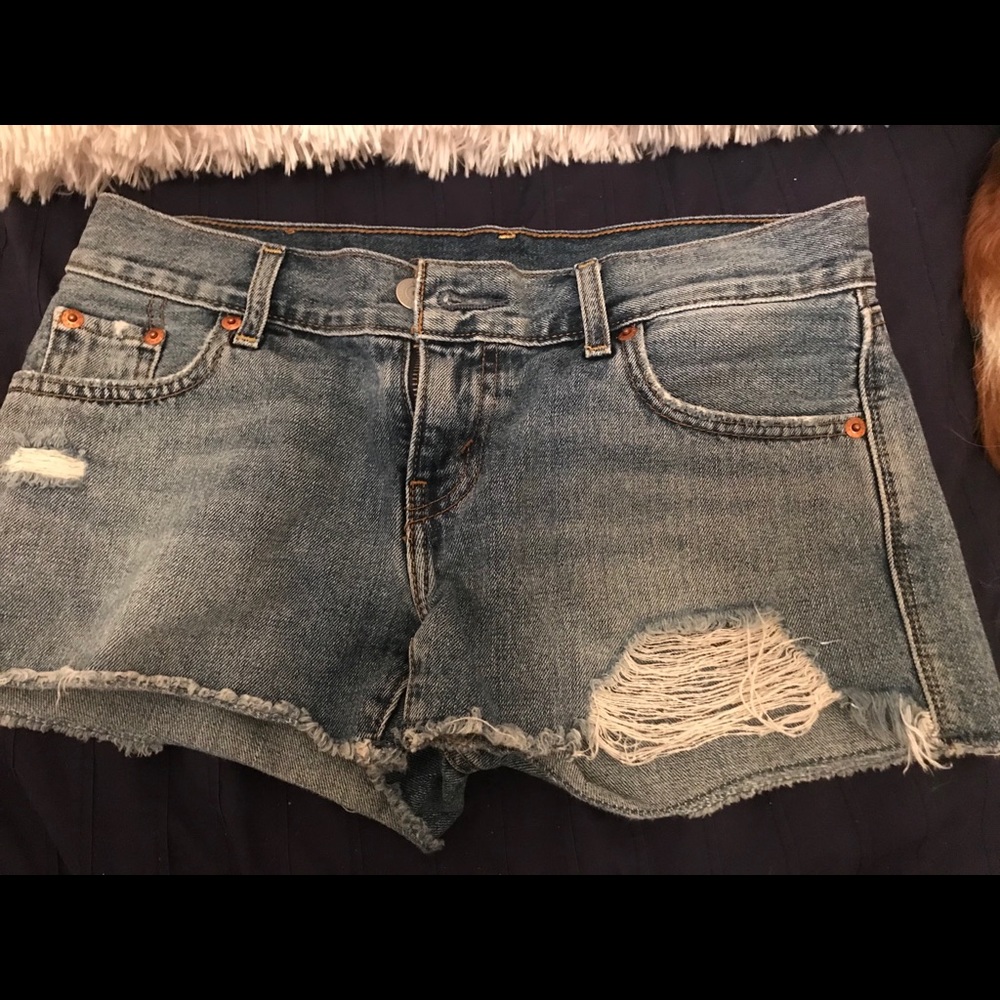 Womens levi’s cutoff shorts
